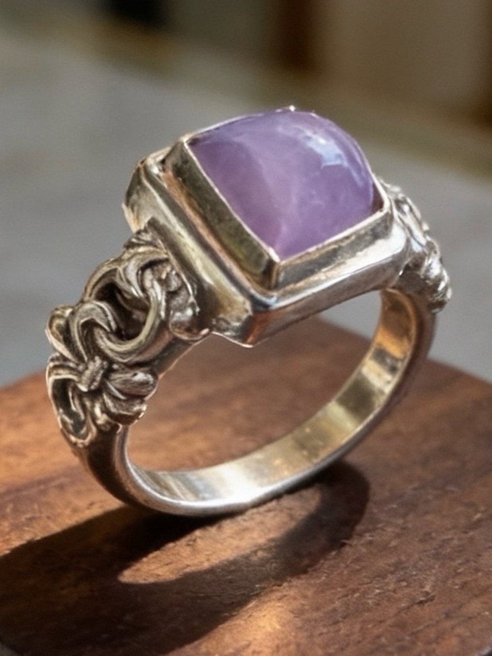 Chunky 925 Silver Ring With a Lavender Cabochon Stone
